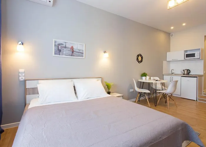 New Studio, Metro Yaroslava Mudroho And Universytet - Chernyshevska Str 95-3